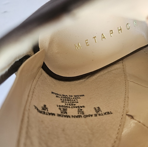 New Booties Size 9 1/2 color brown material suede new with box metaphor  is the - Picture 4 of 10